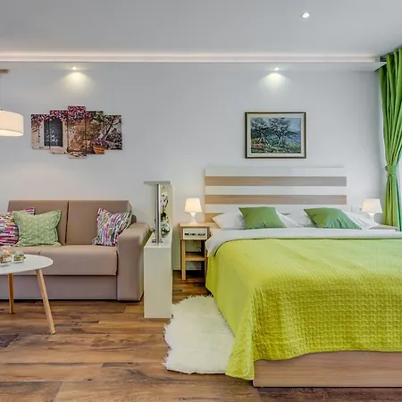 Room&studio Just Enjoy Апартаменти