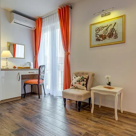 Room&studio Just Enjoy *