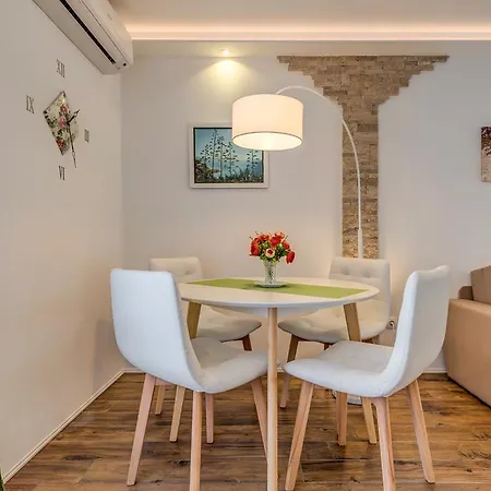 Room&studio Just Enjoy Apartmán Split